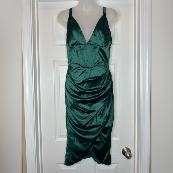 Satin Green Sleeveless Dress with Split - Picture 4 of 10